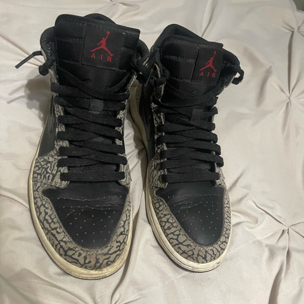 Jordan Sneakers in Black and Gray